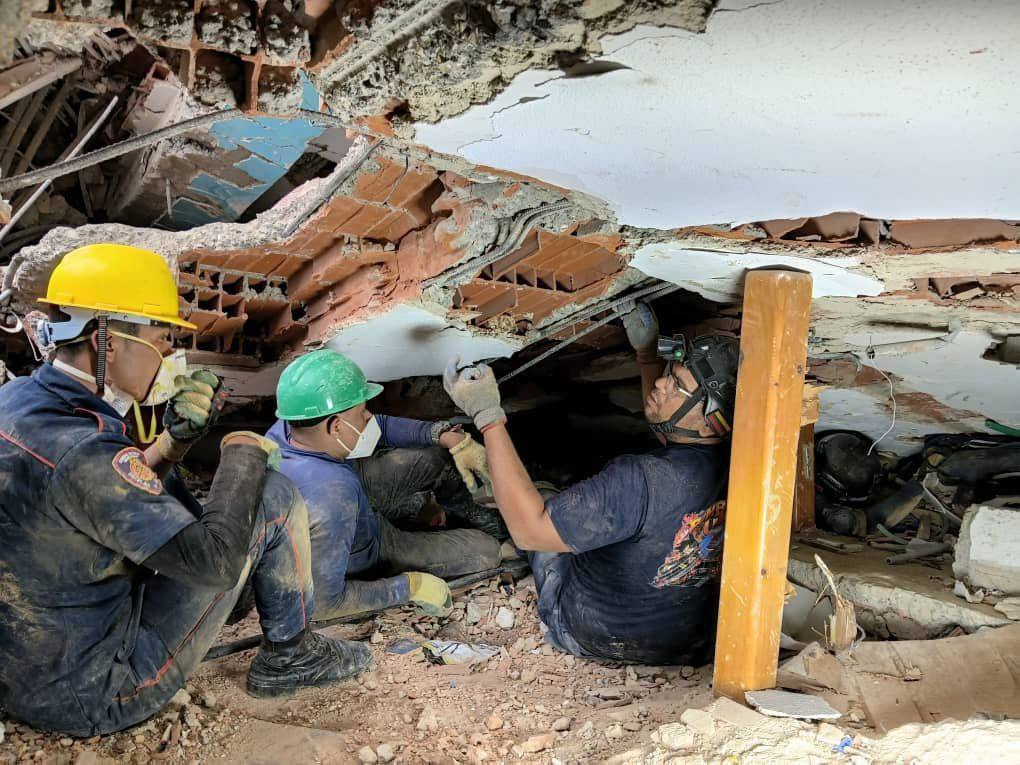 BOMBEROS DE ANZOÁTEGUI Y APURE DESPLEGADOS EN LA GUAIRA