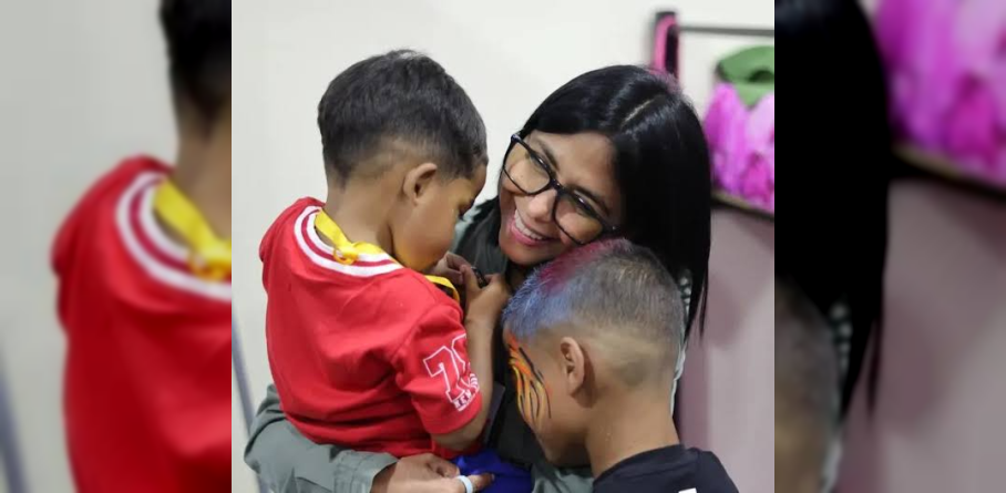 PRESIDENTA (E) FELICITA AL SEMILLERO DE LA PATRIA EN EL DÍA DEL NIÑO